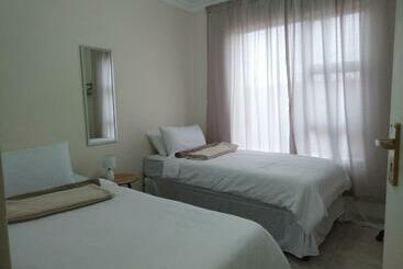 ユースホステル Moonlight Inn  206 Unit 1