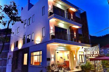 هتل Romeo Sky Villa&