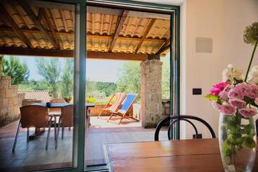 מלון דירות Isa Residence With Swimming Pool In Guardistallo Surrounded By Greenery