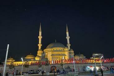 تختخواب و صبحانه Boutique Rooms