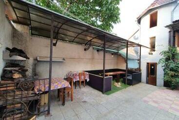 Genius Hostel Center With Grill Zone And Yard