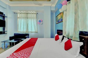 בית מלון כפרי Oyo Flagship Rp Rest House