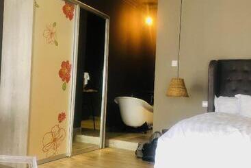 민박 The Shed Venue & Boutique