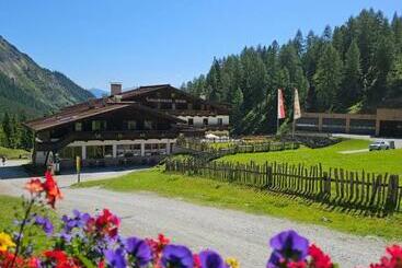 Общежитие Die Schlickeralm