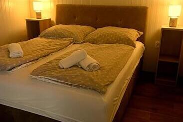 ホテル Szusz Szállás