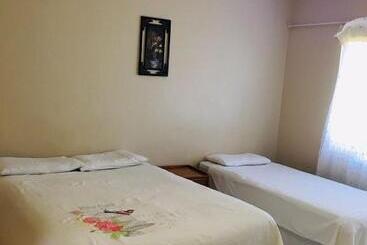 פנסיון Platinum Villa Guest House