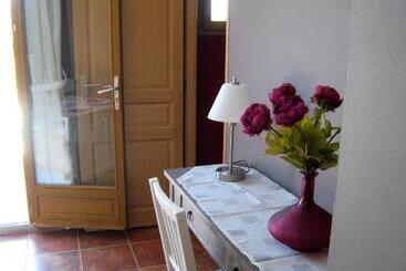 مبيت وإفطار Les S Sens Du Sud