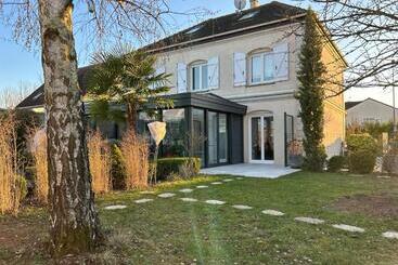 تختخواب و صبحانه Les Suites Champenoises