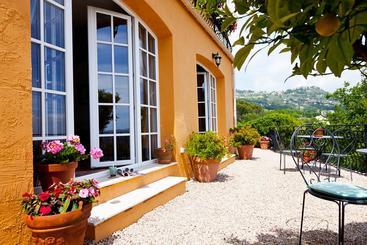 تختخواب و صبحانه Villa Juli Guesthouse
