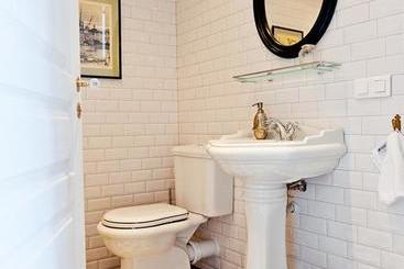 تختخواب و صبحانه Villa Juli Guesthouse