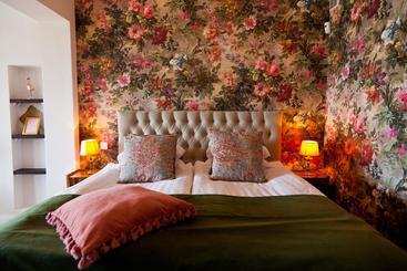 تختخواب و صبحانه Villa Juli Guesthouse