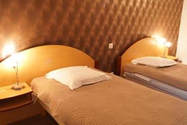 فندق Restaurant Les Arcades