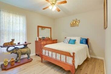 茅舍 Cozy Stafford Home W/ Outdoor Pool: Pets Welcome!
