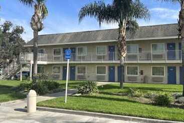 Отель Studio 6 Suites   Riverside, Ca South