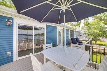 קוטג'' Lake Retreat W/ Fire Pit: Pierson Paradise!