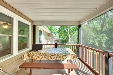 Quaint Elysburg Cottage: Walk To Knoebels Resort!