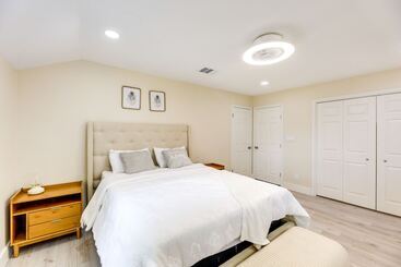 별장 Remodeled Farmhouse On 18 Acres: 8 Mi To Elgin!