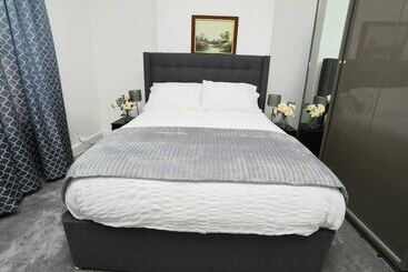 레지던스 Impeccable 3 Bed House In Plumstead, London