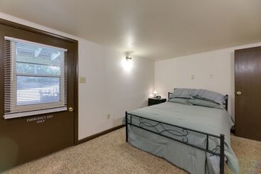 بيت ريفى Riverfront Covington Cabin W/ Deck & Fire Pit!