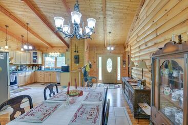 بيت ريفى Serene Valley Bend Cabin Rental: 7 Private Acres!