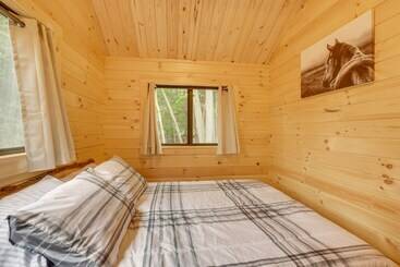 コテージ Tranquil Middlebury Center Cabin W/ Mountain Views