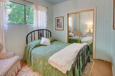 별장 Deck + Al Fresco Dining: Washington Cabin Escape!