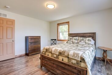 茅舍 Wooded Hancock Home Near Ski & Snowmobile Trails!