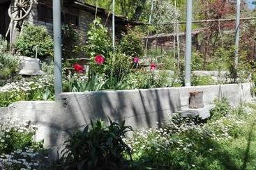 تختخواب و صبحانه Guest House Khatuna