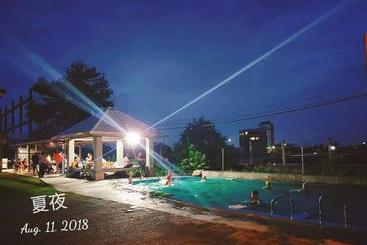 تختخواب و صبحانه Paris Villa