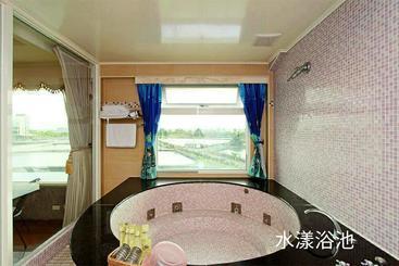 تختخواب و صبحانه Paris Villa
