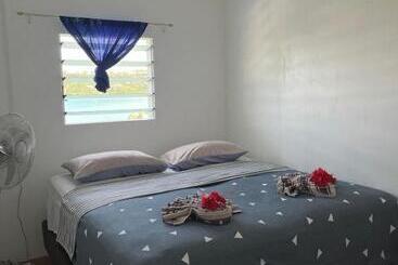 تختخواب و صبحانه Room With A View & Apartment Style