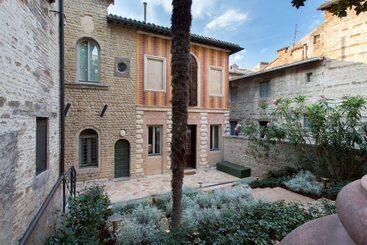 פונדק Palazzo Gentili