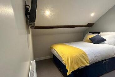 فندق فئة نجمة واحدة Grapes Hotel, Bar & Restaurant Snowdonia Nr Zip World