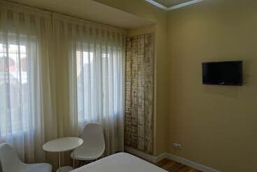 مسافرخانه Urban Burgos