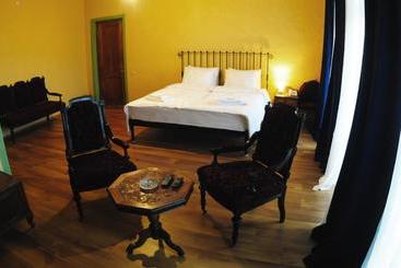 هتل Chateau Mere