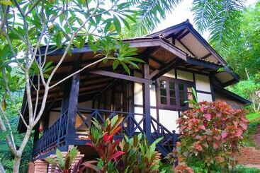 فندق Hillside Nature Lifestyle Lodge