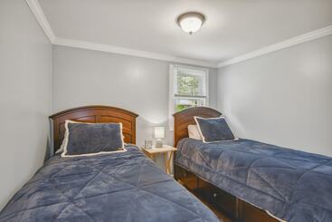 קוטג'' 5 Acre Brantingham Property W/ Porch & Grill!