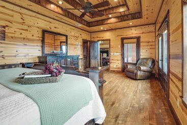 بيت ريفى Broken Bow Cabin W/ Game Room & Private Hot Tub!