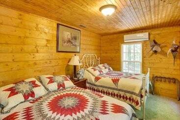 Сельский дом Byrdstown Cabin   W/ Fire Pit, Near Marina & Lake!