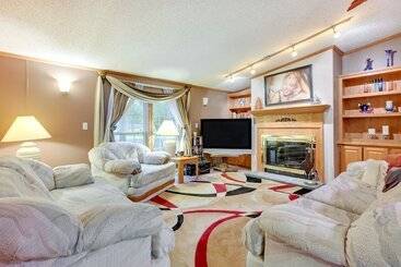 קוטג'' Caseville Home: Walk To Beach On Lake Huron!