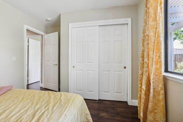 קוטג'' Charming Elk Grove Home   15 Mi To Sacramento!