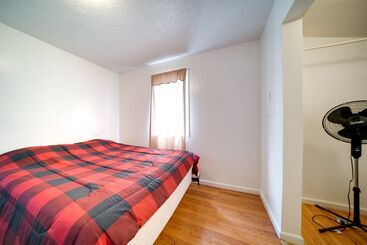 Charming Lake Erie Cottage On Main Strip!