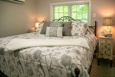 Charming Manheim Cottage W/ On Site Animal Viewing