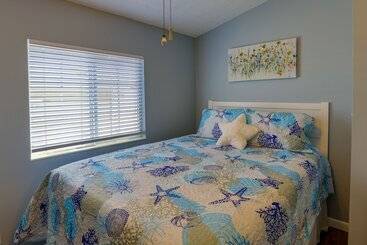 Сельский дом Cozy Jensen Beach Home: Pool Access, Walk To Beach