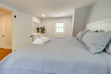 별장 Cozy North Conway Retreat W/ Deck & Fire Pit!