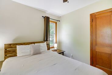 Serene Crosby Cottage: 3 Mi To Serpent Lake!