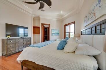 קוטג'' Groveland Home W/ Pool: Luxurious Lakefront Oasis!