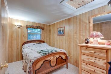 Сельский дом Harrison Cabin W/ Fire Pit & Elbow Lake Access!