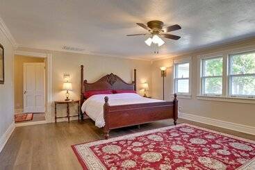 Сельский дом Historical Victorian Home In Charming Waupaca!