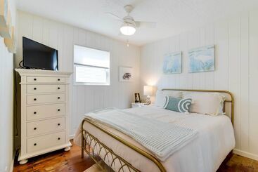 별장 < 1 Mi To Ocean: Water View Home In Jamaica Beach